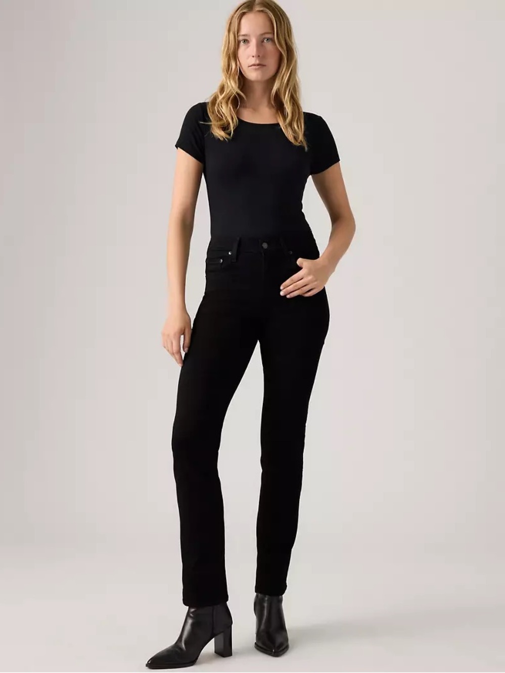 Levi's Women's High Rise Slim Straight Leg Jeans in Black Size 28 x 32 (length)
